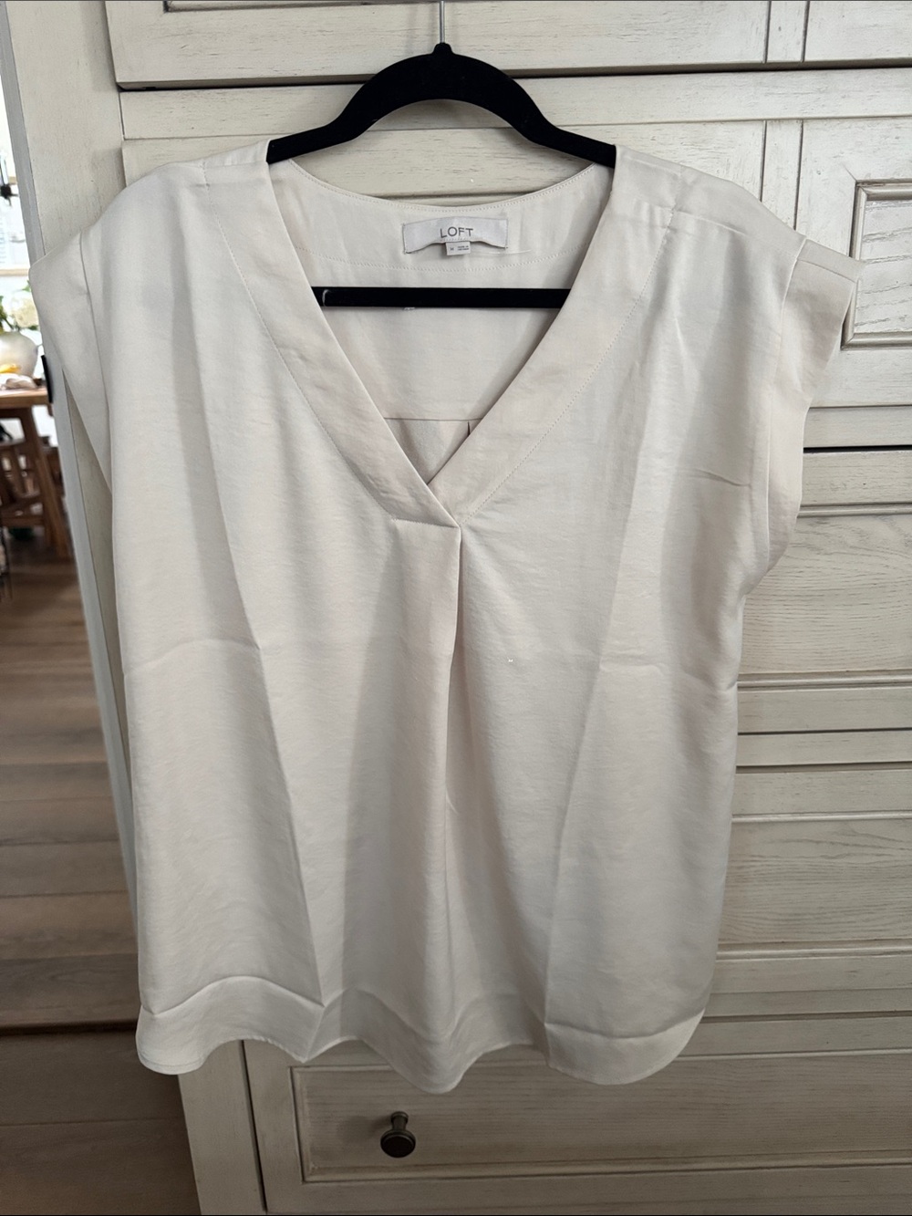 LOFT Cream V-Neck Pleated Cap Sleeve Blouse